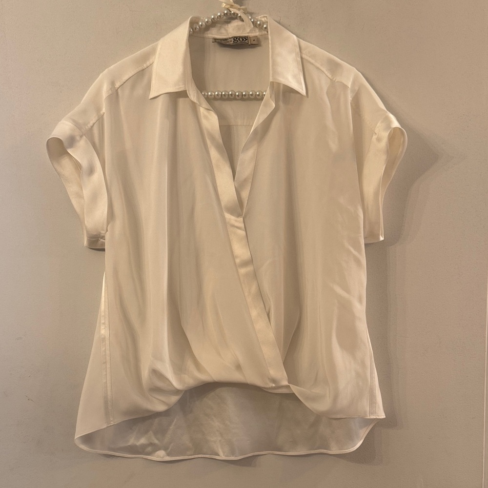 GO BY GO SILK Sz Small Cream Satin Wrap-Front Collared Short Sleeve Blouse